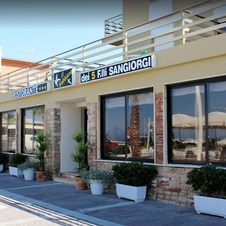 Hotel Ristorante Il Gabbiano Чечина Екстериор снимка