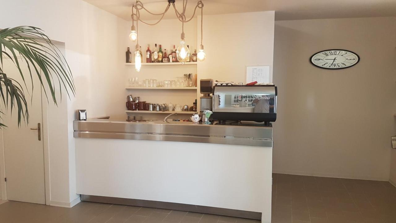 Hotel Ristorante Il Gabbiano Чечина Екстериор снимка
