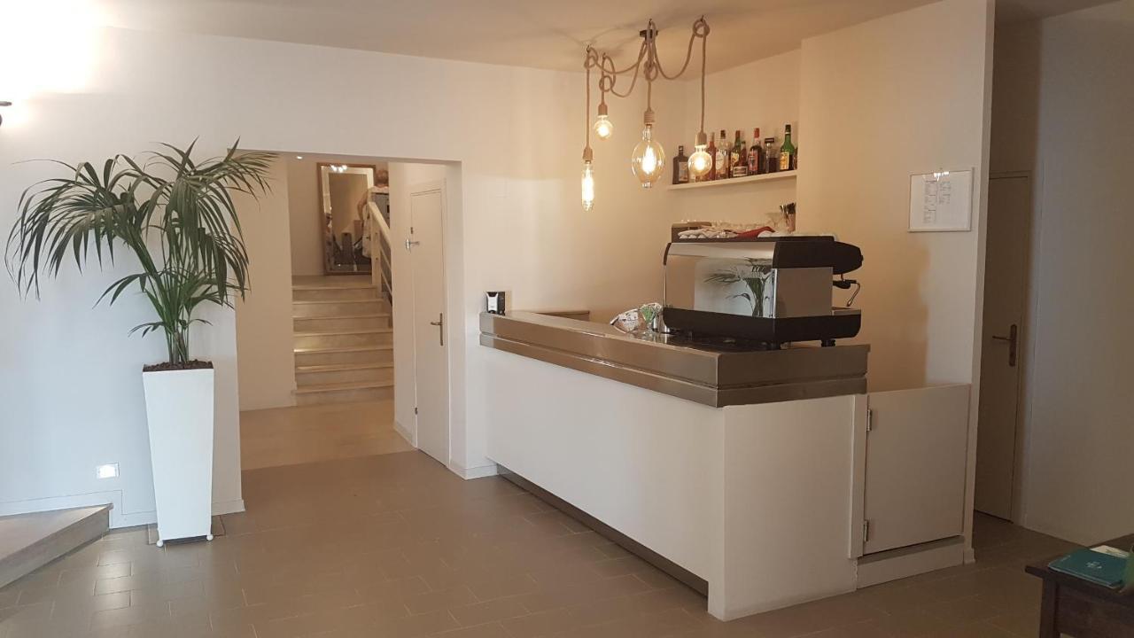Hotel Ristorante Il Gabbiano Чечина Екстериор снимка