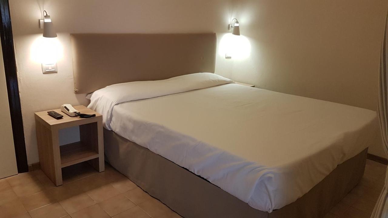Hotel Ristorante Il Gabbiano Чечина Екстериор снимка