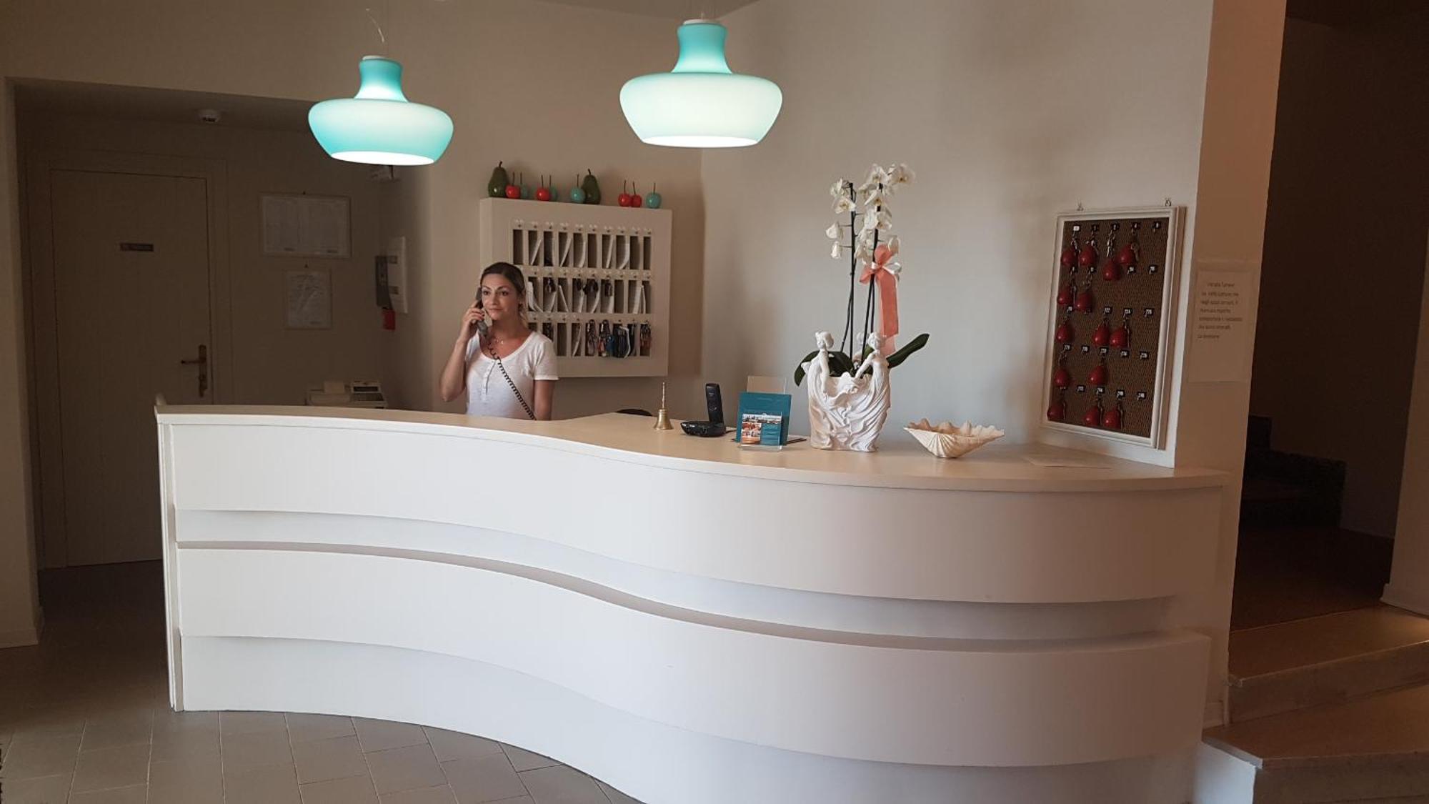 Hotel Ristorante Il Gabbiano Чечина Екстериор снимка