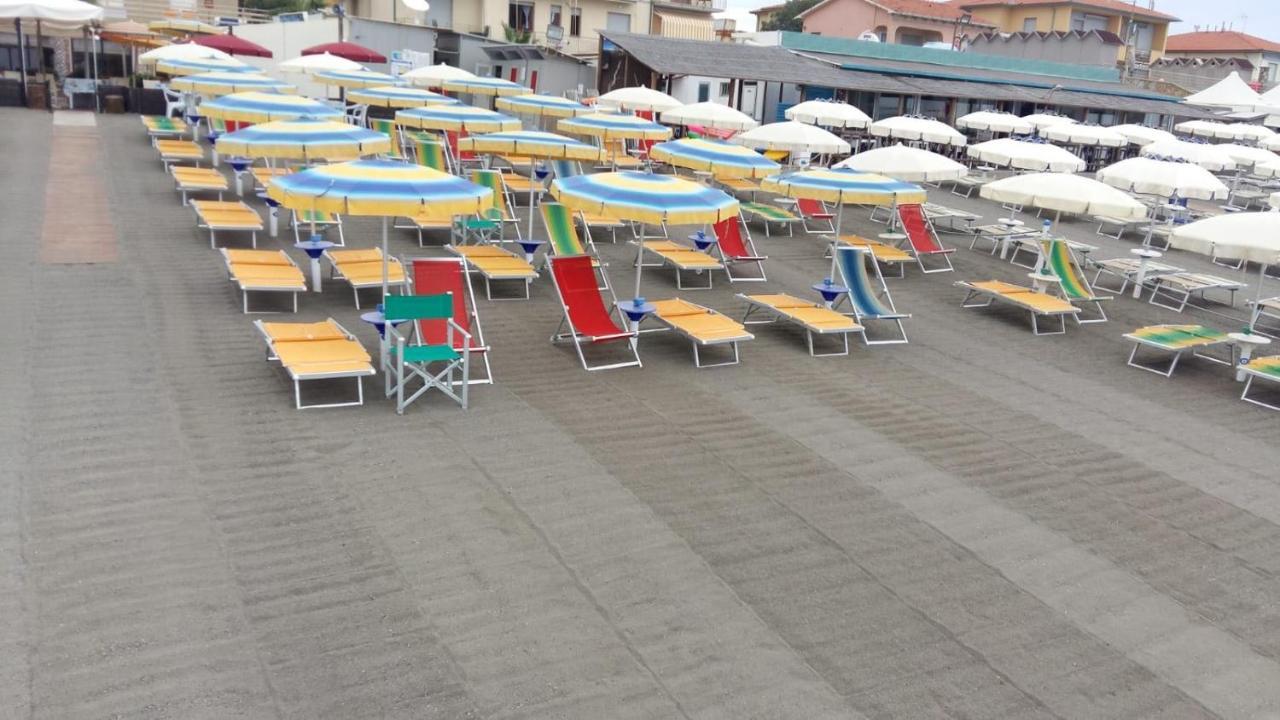 Hotel Ristorante Il Gabbiano Чечина Екстериор снимка