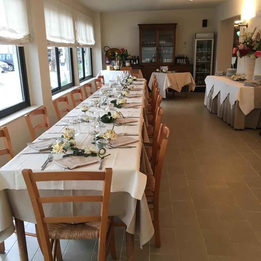 Hotel Ristorante Il Gabbiano Чечина Екстериор снимка